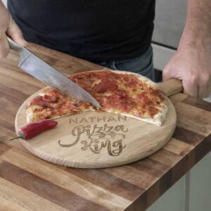 Personalised Pizza Board with Name Laser Engraved above the words Pizza King. Pizza King Pizza Board with Handle & Jute Rope loop hanger.