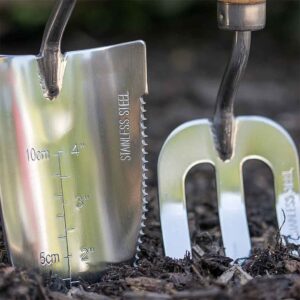 Personalised Garden Tool Set for Gardeners. Personalised Engraving on Fork and Trowel Engraved with up to 15 Letters. Quality Gardening Tools in Cotton Bag.