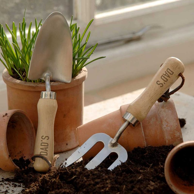 Personalised Garden Tool Set for Gardeners. Personalised Engraving on Fork and Trowel Engraved with up to 15 Letters. Quality Gardening Tools in Cotton Bag.