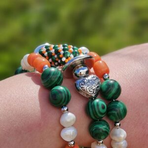 Irish heritage pearl and agate trio bracelet. A meaningful handmade gift for her for birthdays, anniversaries, Mother’s Day and special occasions.
